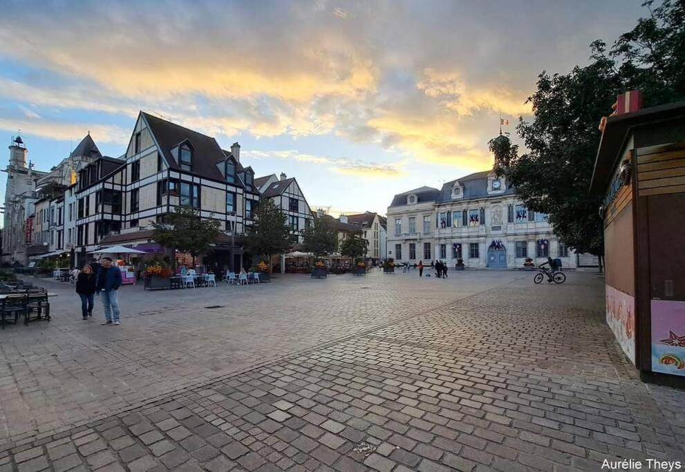 Le Clos Guivet Troyes Exteriör bild
