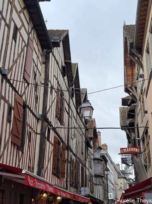 Le Clos Guivet Troyes Exteriör bild